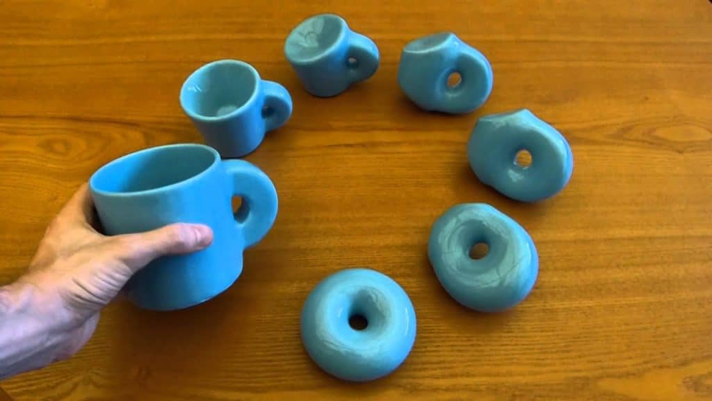 مقایسه توپولوژیکی توروس (دونات) و فنجان قهوه